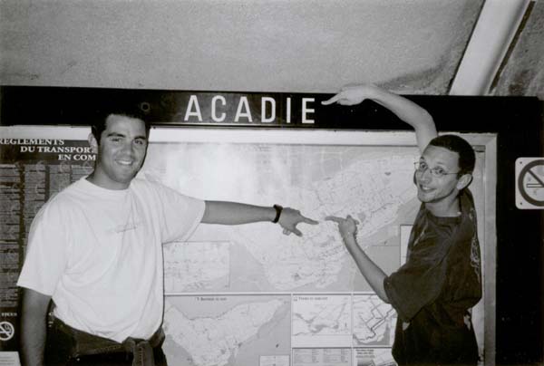 Le métro Acadie (les deux personnages ne sont pas fournis par la STCUM)